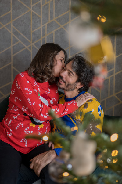 Rêveuse d'étincelles - Tatiana MAURINES - Photographe et rédactrice sur Écully, Lyon et la région Rhône-Alpes. Photographe de grossesse à Lyon. Photographie d'un couple le jour de noel
