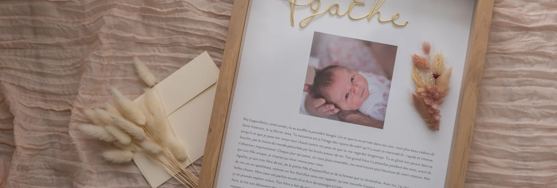 Rêveuse d'étincelles - Tatiana MAURINES - Message de naissance pour bébé. Photo du tableau contenant la lettre.